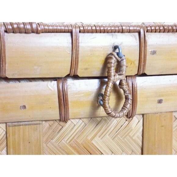 Vintage Asian Chinoiserie Herringbone Woven Ratan Wicker Lidded Basket 1960’s - Picture 8 of 12